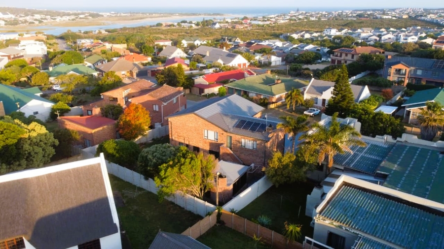 5 Bedroom Property for Sale in Stilbaai Wes Western Cape